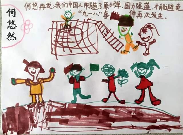 沙滩游玩的女孩们